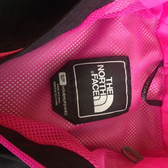 SOLD 📣 Black and Pink North Face Jacket - Picture 5 of 5