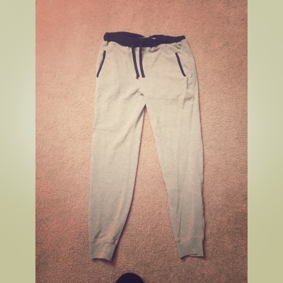 Skinny sweats.