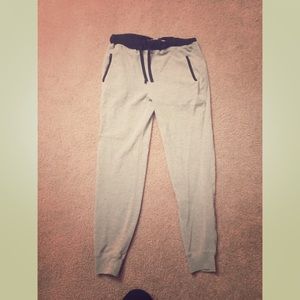 Skinny sweats.