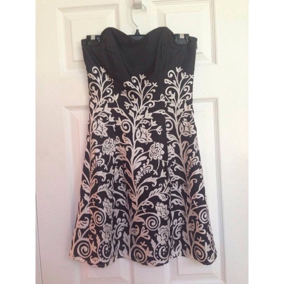 Black and white floral cocktail