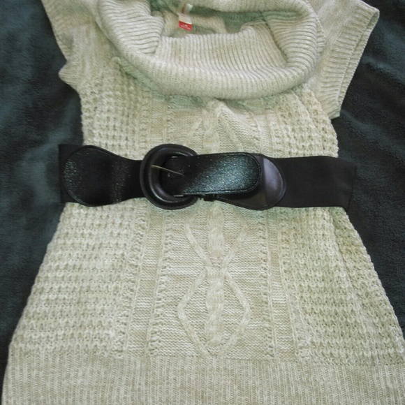 No boundaries sweater eith belt