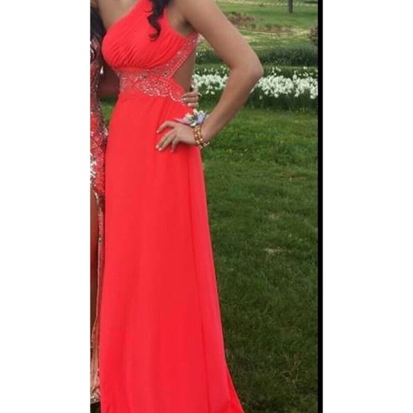 Wore it for prom and I don't need it anymore - Picture 1 of 4