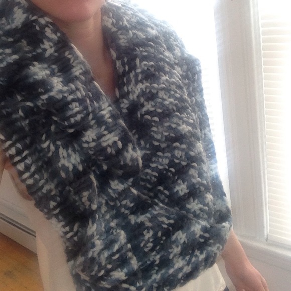 Lulu lemon infinity scarf with hood