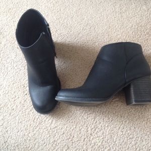 👍SOLD!👍 Black ankle booties with side zipper