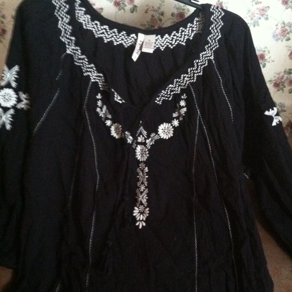 Size Large NWT Mudd Peasant Top