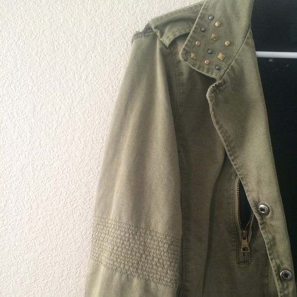 SOLD In Bundle 🔻🔻🔻🔻🔻 - Picture 2 of 4