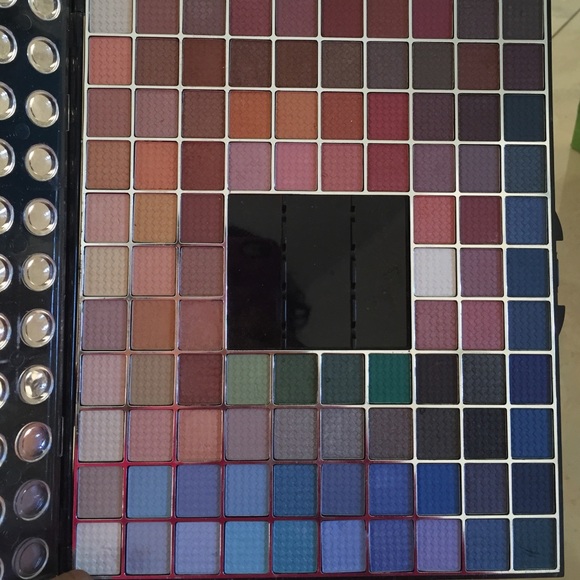 Makeup pallet ! - Picture 4 of 4