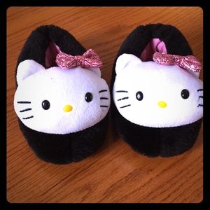 Girls Hello kitty fuzzy slippers.