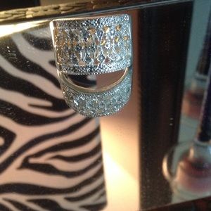 Beautiful Sterling Silver Ring with 40 DIAMONDS