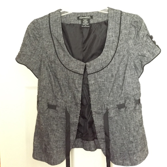 Short sleeved grey jacket