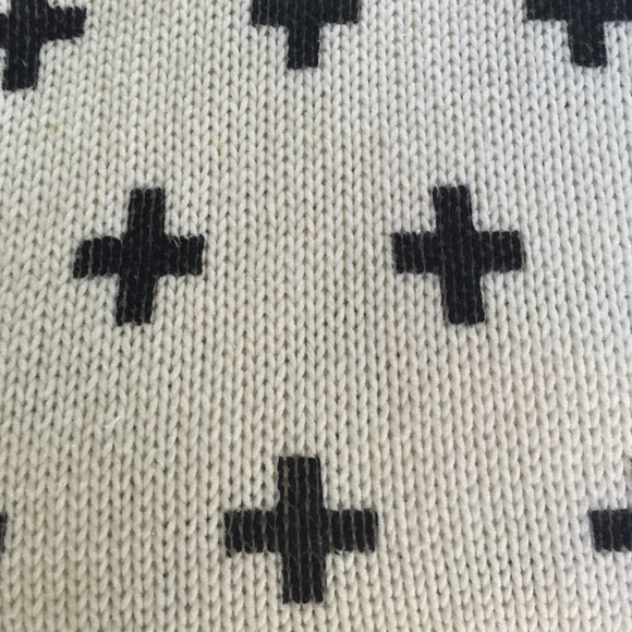 Cream & black sweater - Picture 3 of 3