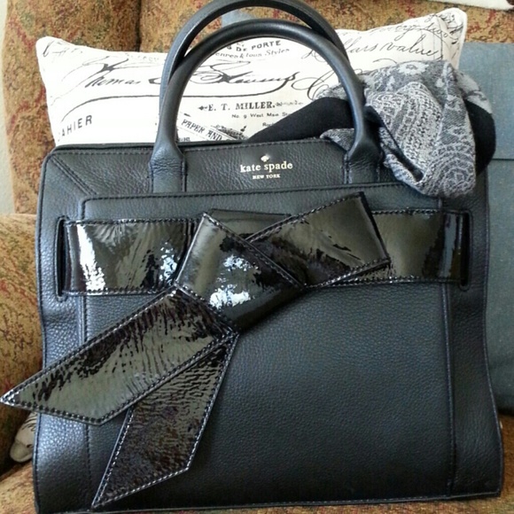 kate spade Handbags - *BEAUTIFUL AUTHENTIC KATE SPADE HANDBAG*