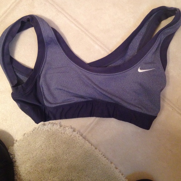 Nike D.P.I. F.I.T. Sportsbra