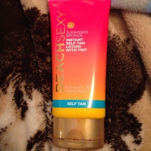 VS/pink self tanning lotion