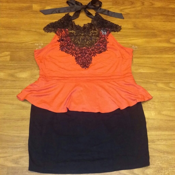 🚫SOLD🚫 Beautiful Lace Neck Tie Dress