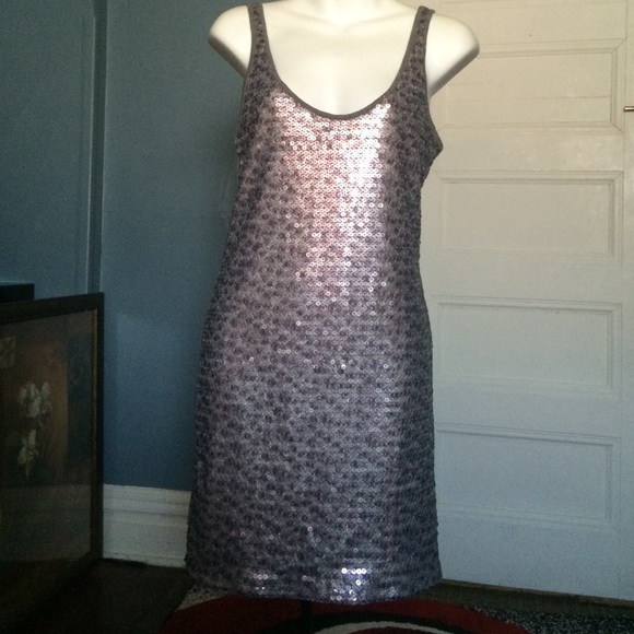 Dress - Picture 2 of 4