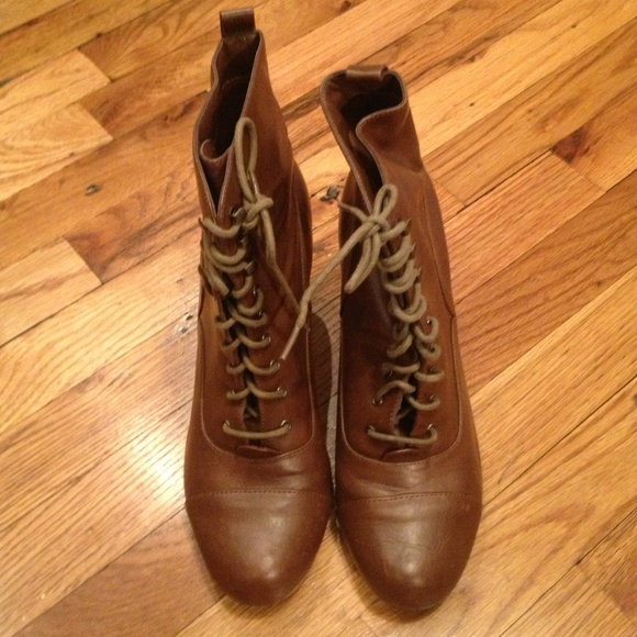 Brown leather lace up booties - Picture 4 of 4