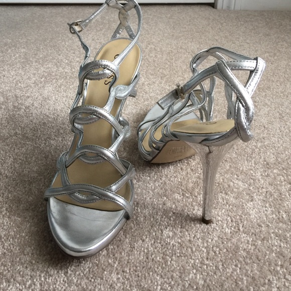 Silver guess heels - Picture 2 of 2