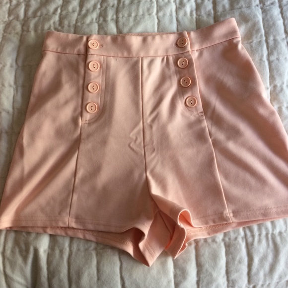 Adorable high waisted peach shorts