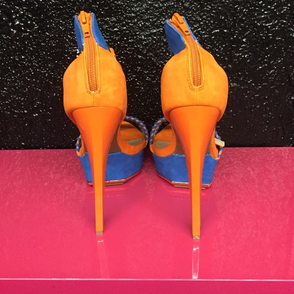 Stilettos - Picture 3 of 4