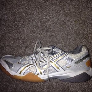 Size 8 asics volleyball shoes
