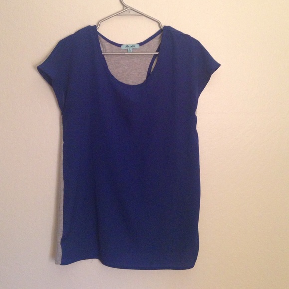 💜Blue Shirt with cut out in back