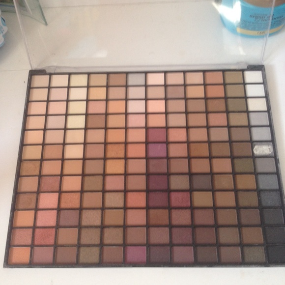 Neutral Eyeshadow Palette