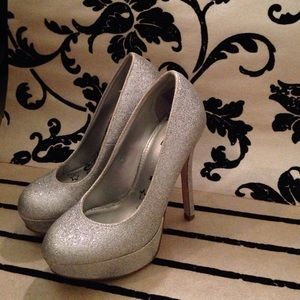 Size 5 glitter heels. ;)