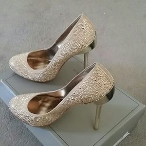 BCBG gold pumps excellent condition