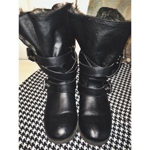 Black JustFab boots with fur inside
