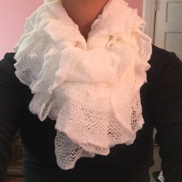 Comfy white circle scarf