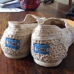 Crochet toms