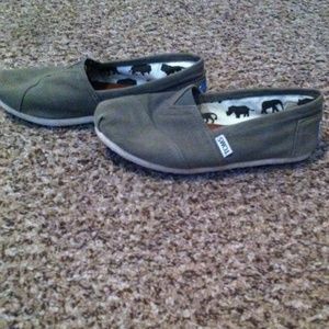 Olive green toms