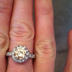 Statement ring with middle stone
