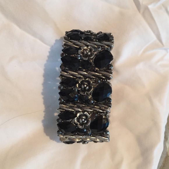 Bangle bracelet