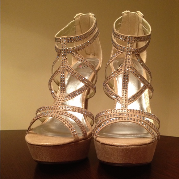 Gold bedazzled heels - Picture 1 of 2