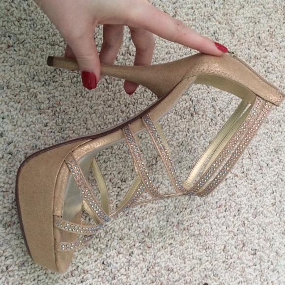 Gold bedazzled heels - Picture 2 of 2