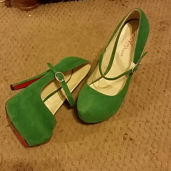 Sueded like green heels