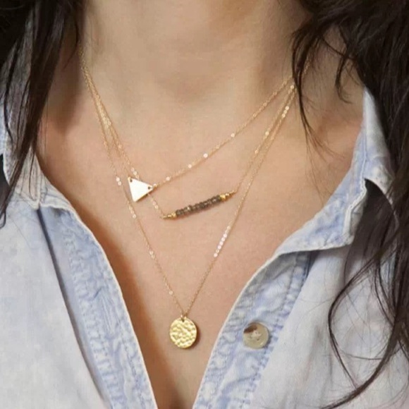 Jewelry - 🎉PM pick🎉 3 tiered delicate laying necklace