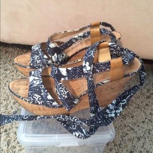 Guess wedges