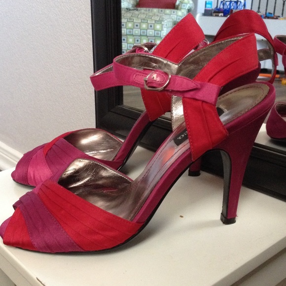Red multi-colored peep toe heels - Picture 2 of 4