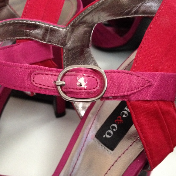 Red multi-colored peep toe heels - Picture 3 of 4