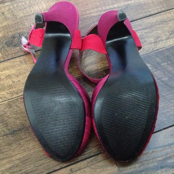 Red multi-colored peep toe heels - Picture 4 of 4