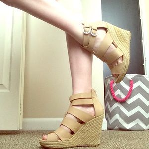 DV Wedges
