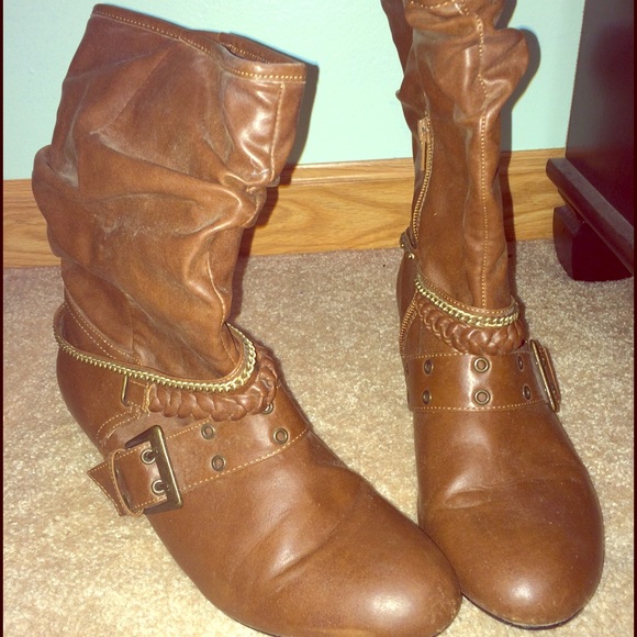 Brown slouchy boots