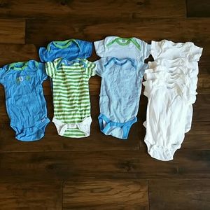 Gerber 6-9 month onesies boy lot