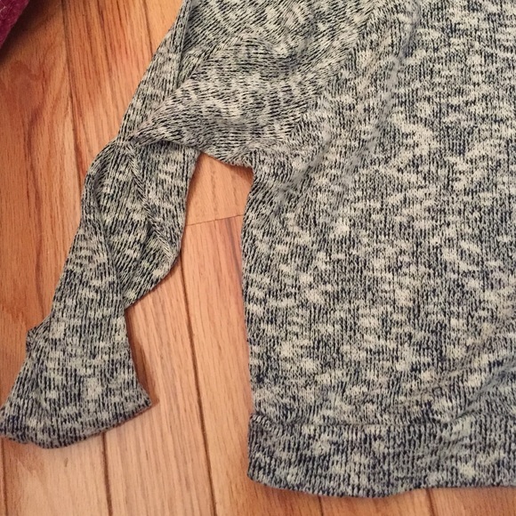 Sweater crop top - Picture 3 of 3