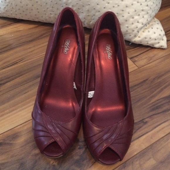 Sunlit Cabernet Peep Toe Heels 💃🌴 - Picture 2 of 4