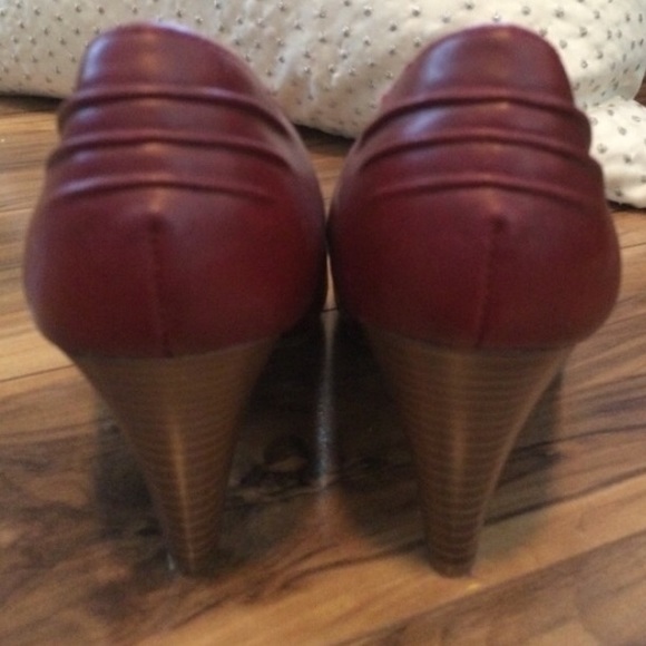 Sunlit Cabernet Peep Toe Heels 💃🌴 - Picture 1 of 4