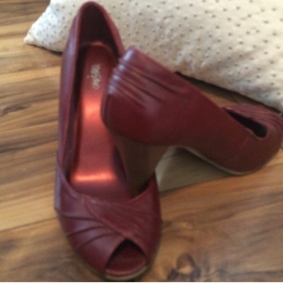 Sunlit Cabernet Peep Toe Heels 💃🌴 - Picture 4 of 4